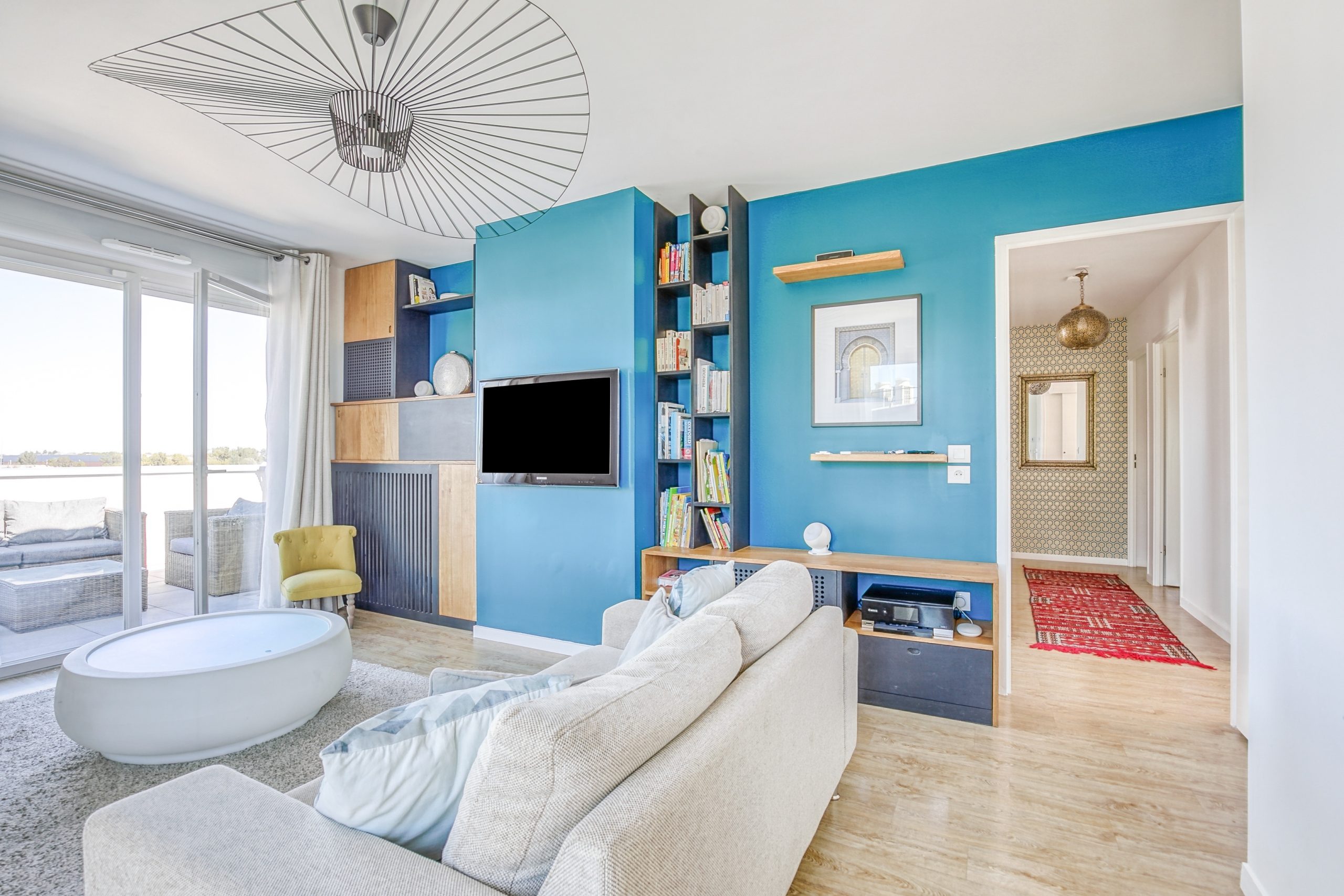 Mobilier sur mesure en bois et MDF noir